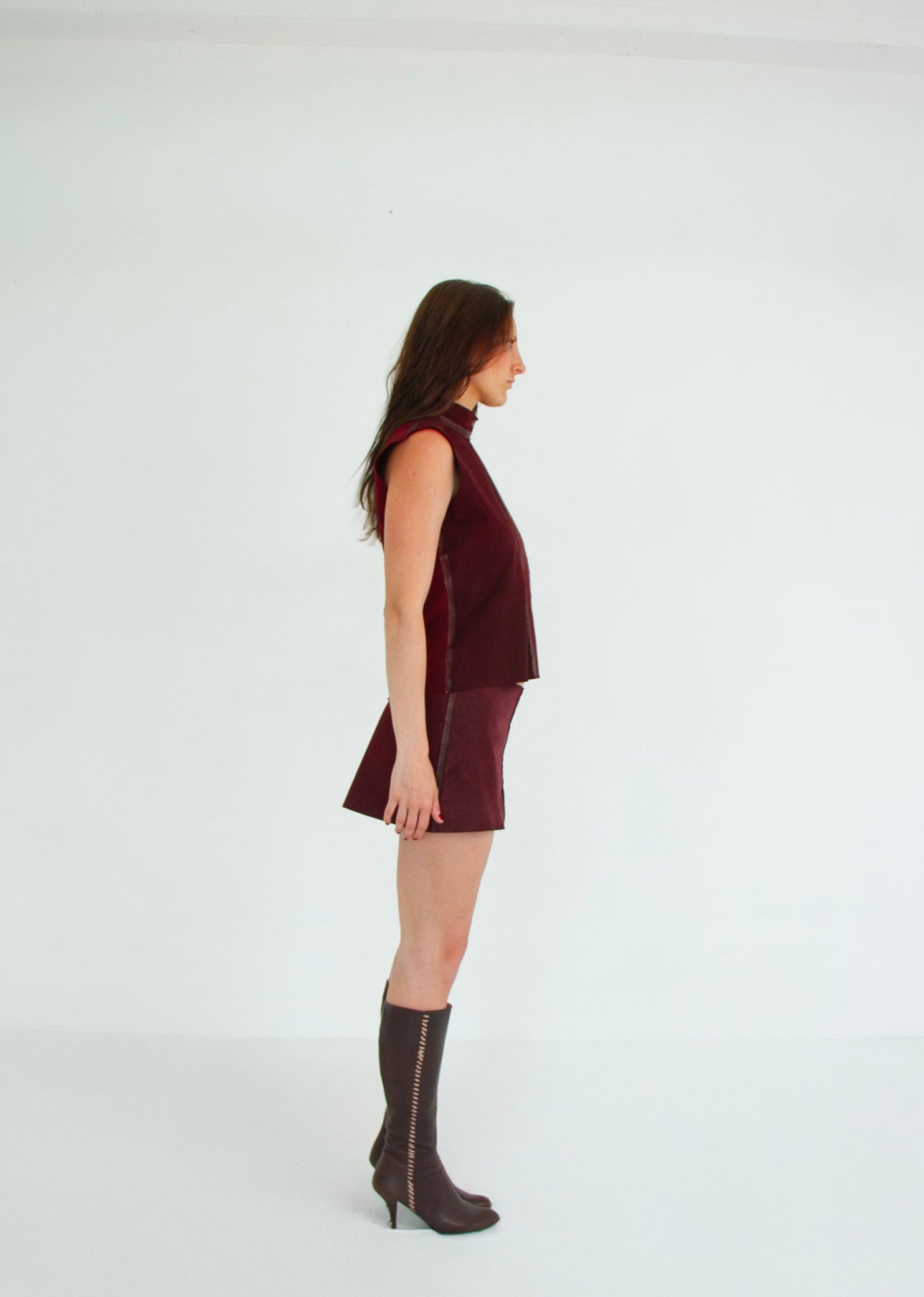 The Tunic Top MERLOT right suede